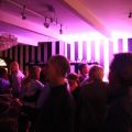 Full house bei der Disko mit DJ im Second Hand Geschäft Stinje Sundström